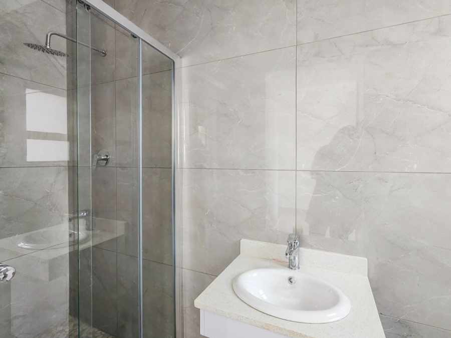 To Let 5 Bedroom Property for Rent in Melodie North West